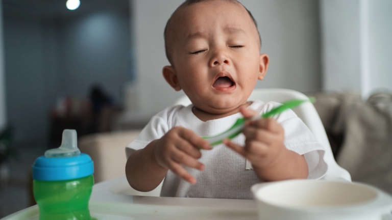 Comment faire un lavage de nez à la seringue nasale pour les bébés ?